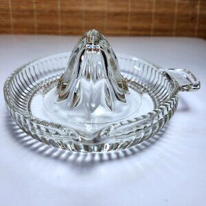 Glass Juicer Vintage Clear Ribbed Glass Citrus Juicer Reamer 6" x 5.5" (L4)